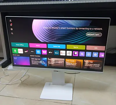 LG 32SR85U-W is a 31.5-inch 4K UHD (3840x2160) IPS Smart Monitor with a 60Hz refresh rate, 5ms respo