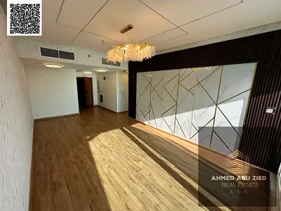 **Luxury second-tenant apartment – 3 master bedrooms, very spacious hall, equipped kitchen, 4 bathrooms, free parking, built-in wardrobes, full mainte