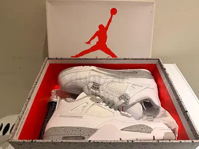 Air Jordan 4 Retro White Oreo - Lightly Used