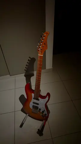 Sunburst HSS Electric Guitar with Tremolo (Barely Used)