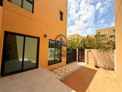 فيلا جديدة كلياً من ثلاث غرف نوم وصالة (النوع د) للإيجار في مدينة الشارقة المستدامة