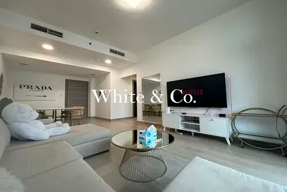 Corner Unit | Large Balcony |Skyline View
