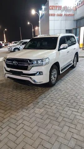 Toyota Land Cruiser GXR 2018 - GCC Specs - Pristine Condition