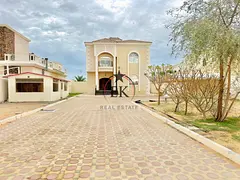 6Br Private Villa with Yard