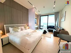 Fully-furnished- Stylish Modern Studio Apartment in Downtown