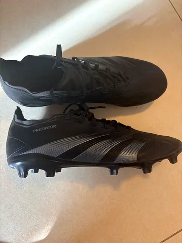 Adidas Predators US 9 1/2 UK 9