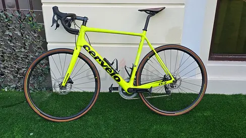 Race bike Cervelo R3 Disc Rival Flouro with SRAM Ribal group set  hydraulic disc brakes size 58