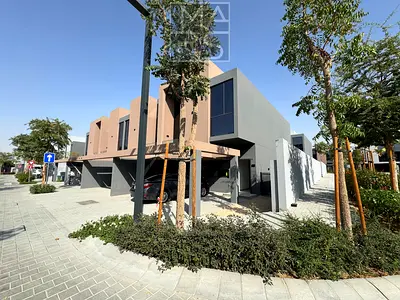 منزل زاوية مكون من 3 غرف نوم وصالة للإيجار في روبينيا - عرض مميز