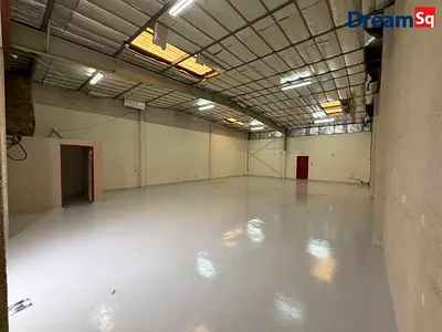 🔥 عرض مميز | مستودع بحجم مثالي | موقع استراتيجي | القوز 4