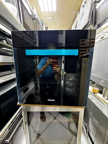 Miele built-in oven (black glass) - used, good condition