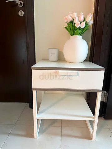 1 modern minimalist stand