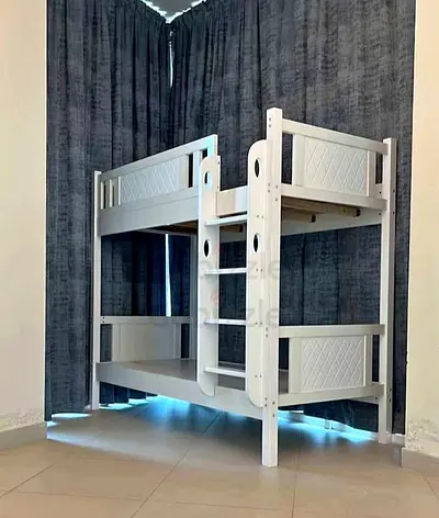 White solid wood bunk bed — good condition