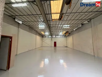 🔥 عرض مميز | مستودعات قابلة للدمج | موقع استراتيجي | القوز 4