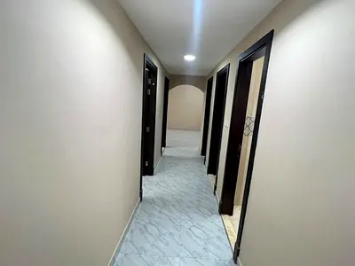 3 غرف وصالة بالروضة، غرفة خادمة وغسيل، 55 ألف/6 دفعات.