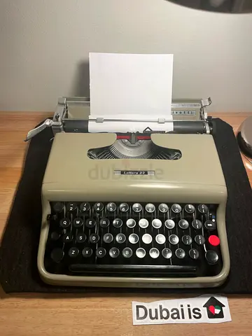 Olivetti Lettera 22. My vintage manual typewriter — used, good working condition