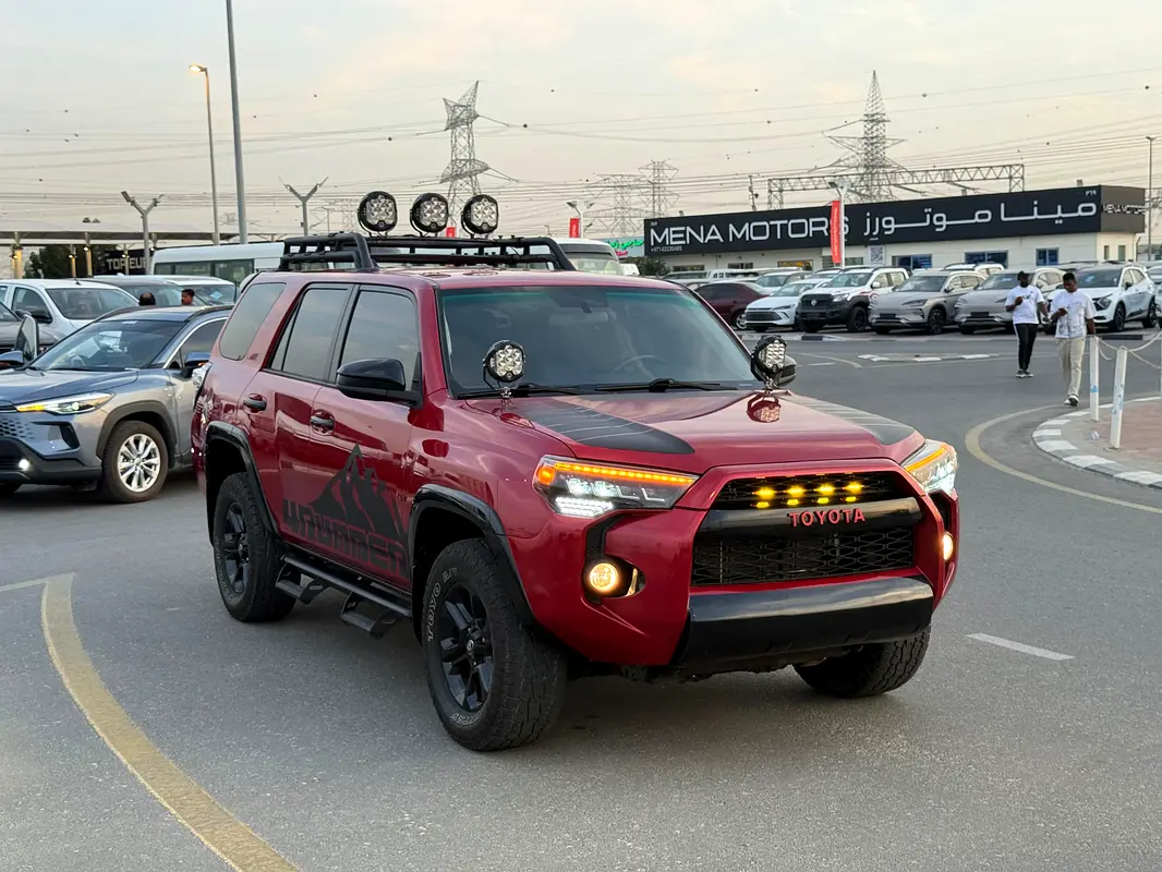 Toyota 4Runner 2015 — photo 1 of 17