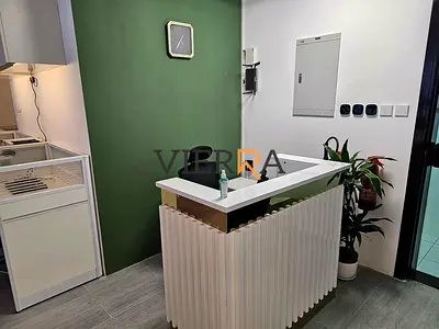 مكتب واسع للبيع | عائد استثماري مرتفع | مجهز بالكامل