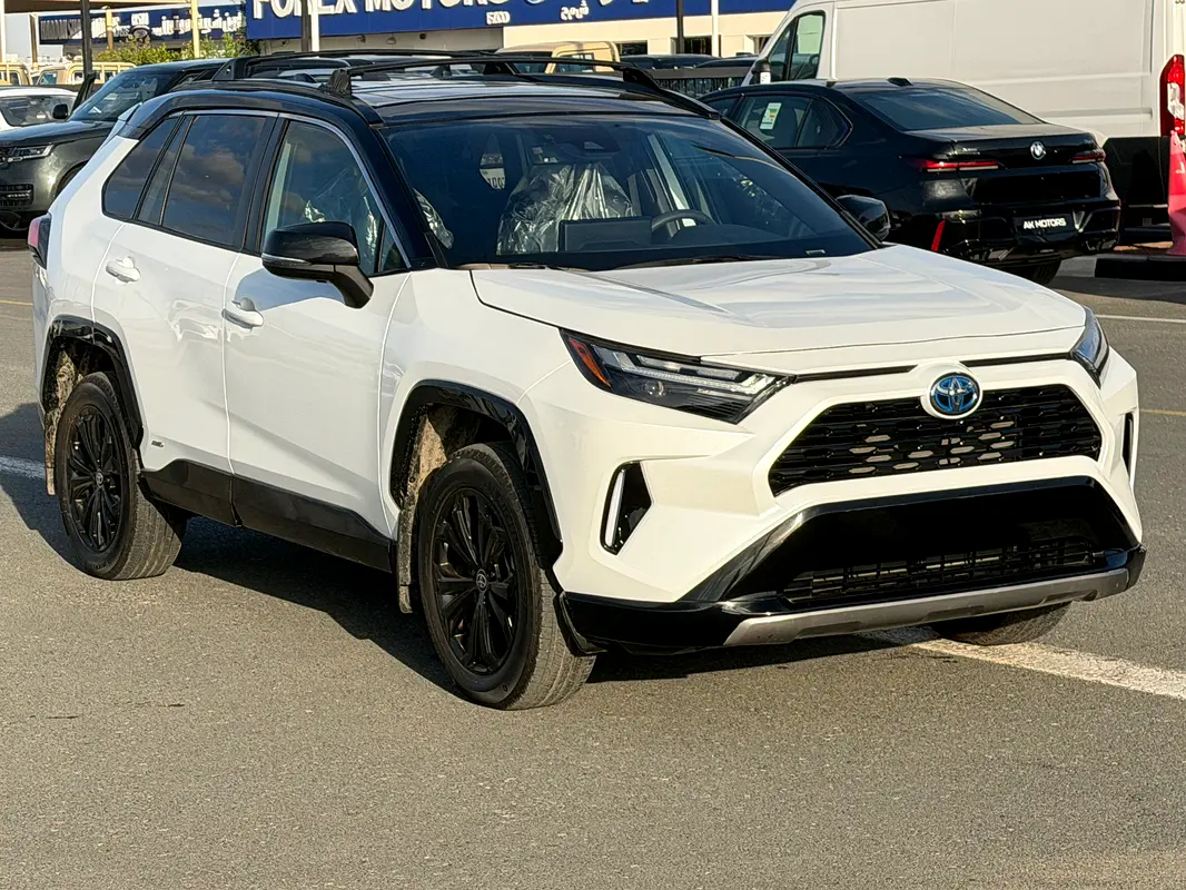 Toyota Rav 4 2023 — photo 1 of 19