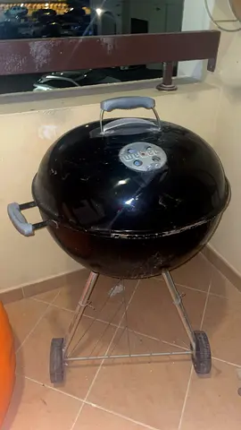 Weber charcoal BBQ grill — working condition