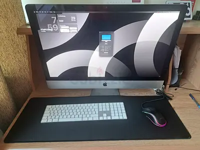 27 Apple iMac GTX 775M  All-in-one desktop with Apple keyboard.