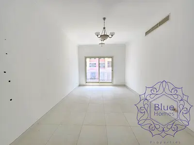 New renovations! 2BR+laundry room Huge hall & room with balcony open view near to merto station 1 mint walk