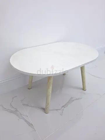 My white oval coffee table with wooden legs - 60x40x32 cm