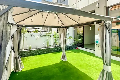 Lanscaped | Single row | Spacious