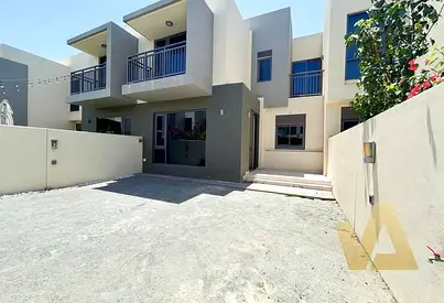 فيلا من 3 غرف نوم | مابل 2 | إطلالة على الحديقة | غرفة خادمة