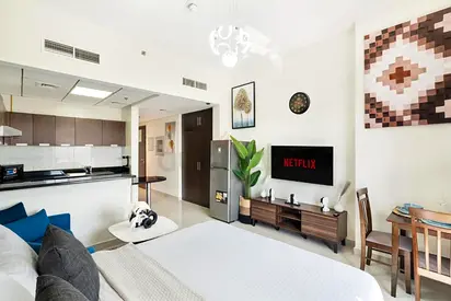 Female Roommate preferred - Pet Friendly Studio, Sports City