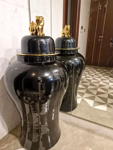 Big ceramic show piece pot