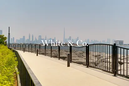 DESIGNER VILLA | WATERFRONT LIVING | LIFT