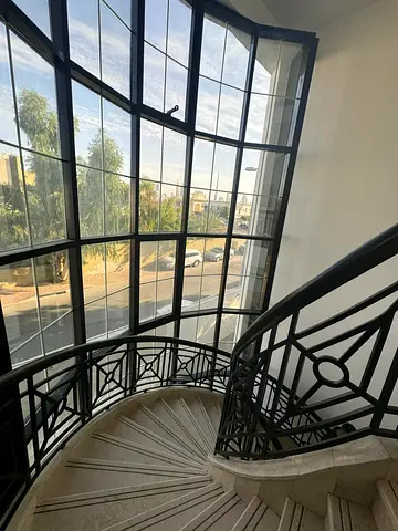 LUXURY 5BHK UPDATE VILLA AVAILABLE FOR FAMILY 285K IN 3 CHEQUES