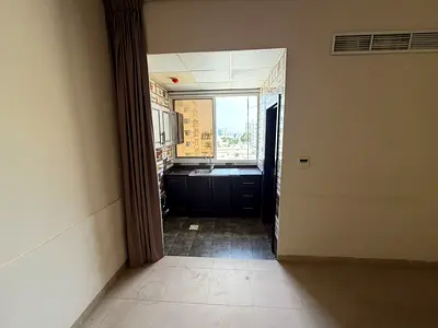 استوديو _ للايجار السنوي _ الراشديه 3 عجمان _ تكييف و التبريد مركزي _ سكن عائلات _ صيانه فري