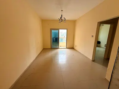 مساحة واسعة _ تشطيب حديث _ بلكونة _ اطلالة مفتوحة _ موقع متميز