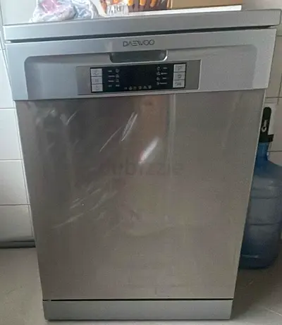 Daewoo stainless steel freestanding dishwasher — good working condition