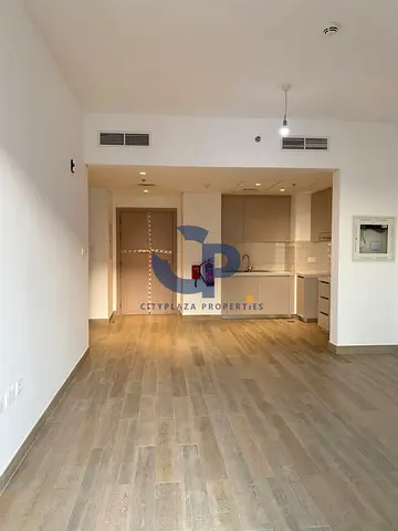 شقة رائعة | إطلالة على عالم البحار والقناة | شاغرة