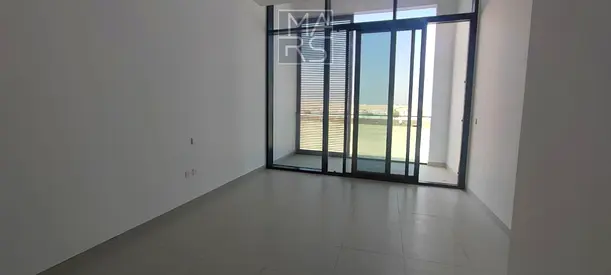 شقة مميزة للإيجار في أحد أجمل المجمعات السكنية الراقية، حيث يجتمع الهدوء مع الفخامة في بيئة مثالية للعائلات والأفراد.