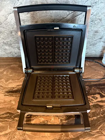 Electric waffle maker / sandwich press - working condition