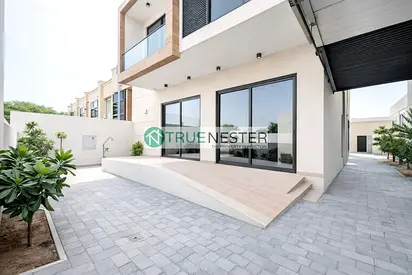 Spacious 5-Bedroom Villa with Maid’s Room | Umm Suqeim 1