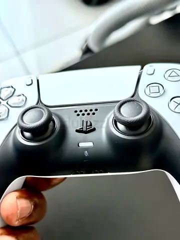 Ps5 controller 1 month used with box