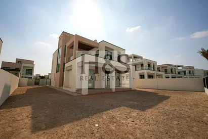 فيلا من 4 غرف نوم | تراس على السطح | إطلالات على وسط المدينة والمجتمع