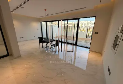 Modern Style| Direct Access To Park| Ready to Move