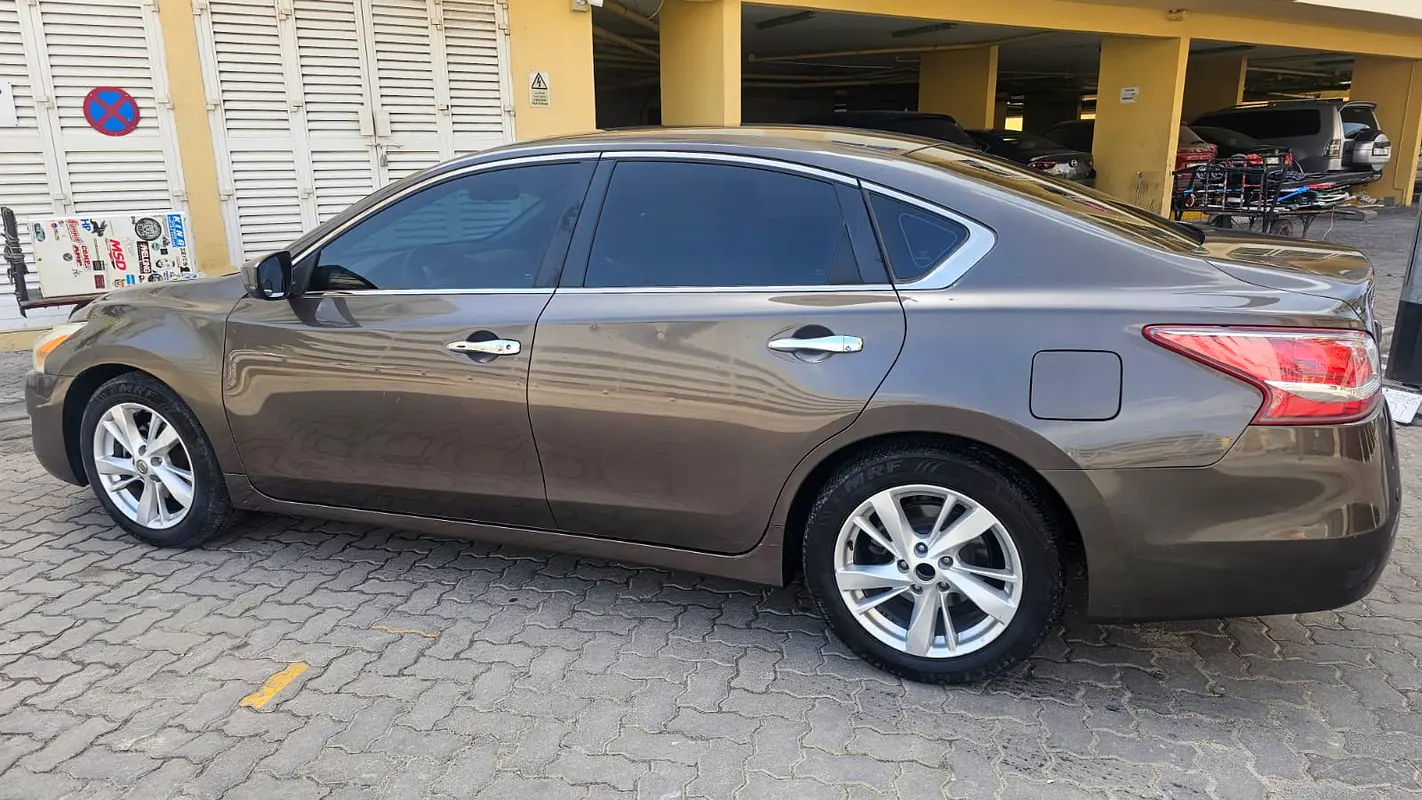 Nissan Altima 2013 — photo 1 of 11