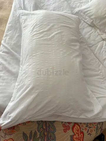 8 Pillows - Good Condition