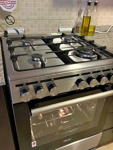 Well-Maintained Gas Stove with Oven