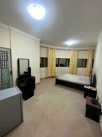Huge master room available for rent in Al Barsha 1 (MOE)
