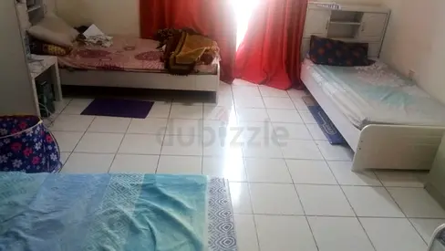 Executive Bedsapce for Indian Male in Italy Cluster Intl City Rent 1000/- monthly all in...