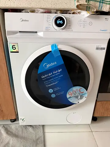 Midea 6kg Front-Load Washing Machine - Working