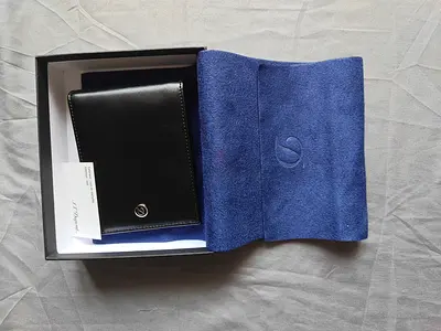S.T. Dupont Black leather mens wallet with box and suede pouch