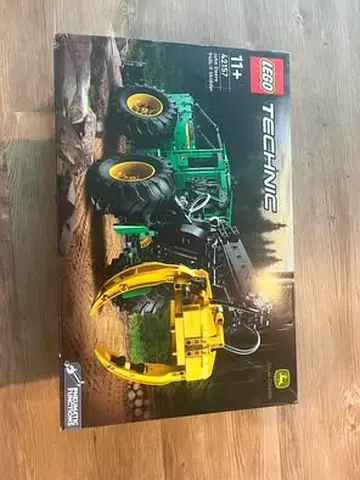 FLASH SALE BRAND NEW LEGO 42157 TECHNIC JOHN DEERE SKIDDER